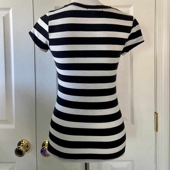 2 look amazing black and white striped top - Picture 2 of 2